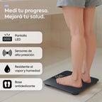 Balanza digital de control de peso Femmto BWS11 con pantalla y superficie antideslizante, vista desde arriba.