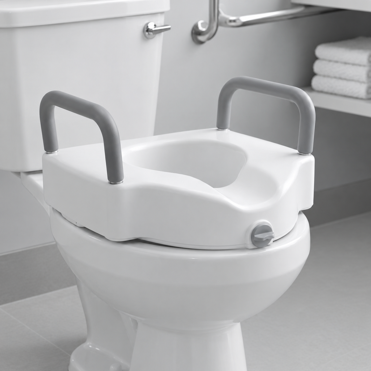 Elevador sanitario blanco para inodoro redondo de la marca Home Care Technology, con brazos y seguro, ayuda a la higiene y comodidad. Imagen principal del producto