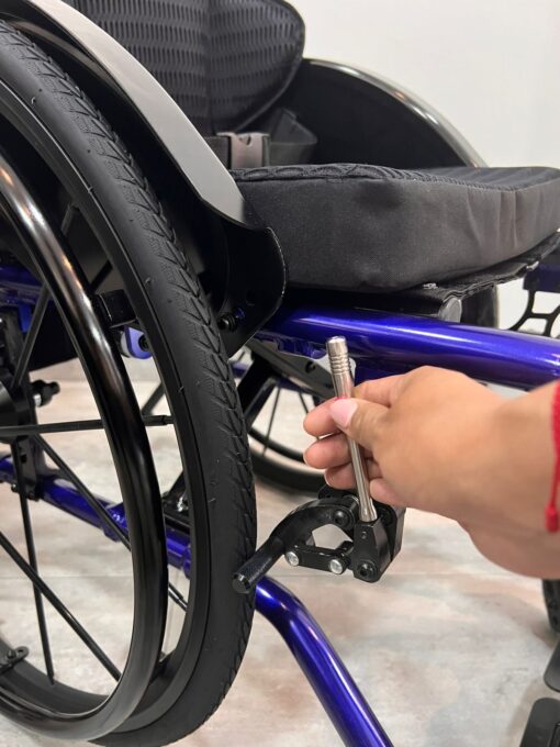 Silla de ruedas deportiva azul FS723