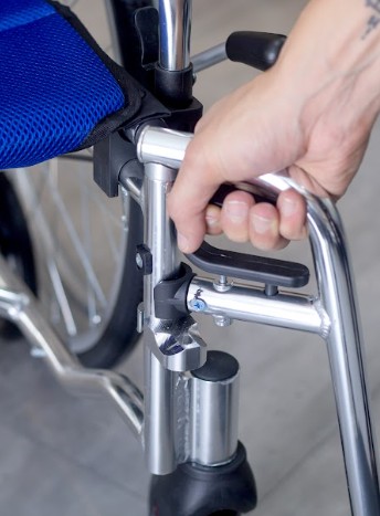 Silla de ruedas de transporte en aluminio FS903LA