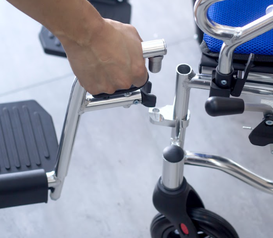 Silla de ruedas de transporte en aluminio FS903LA