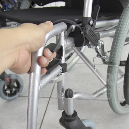 Silla de ruedas en aluminio FS908