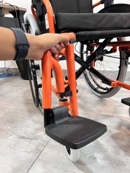 Silla de ruedas pediátrica FS980