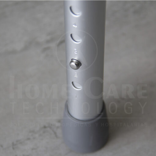 Caminador con ruedas delanteras plata FT440