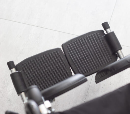 Silla de ruedas en acero FT545