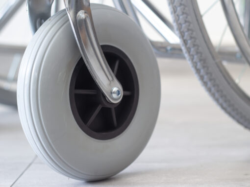 Silla de ruedas en acero FT546