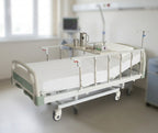 Mesa para barandas de cama hospitalaria MPM05 Home Care Technology, superficie ajustable y estructura blanca