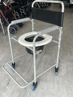 Silla sanitaria en acero con espaldar HC601