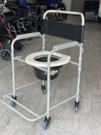 Silla sanitaria en acero con espaldar HC601