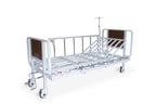 Cama hospitalaria manual Home Care Technology con estructura metálica y superficie ajustable para atención médica.