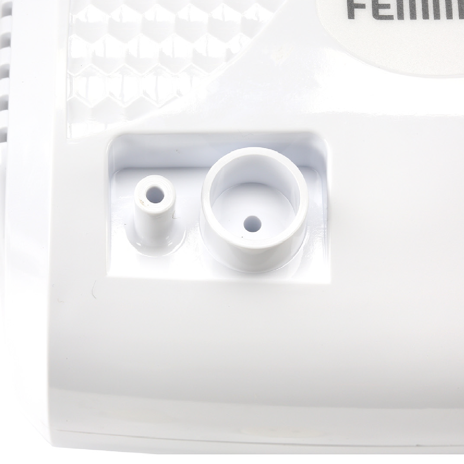 Nebulizador a pistón para adultos Femmto BC68001, dispositivo portátil y compacto para tratamiento respiratorio.